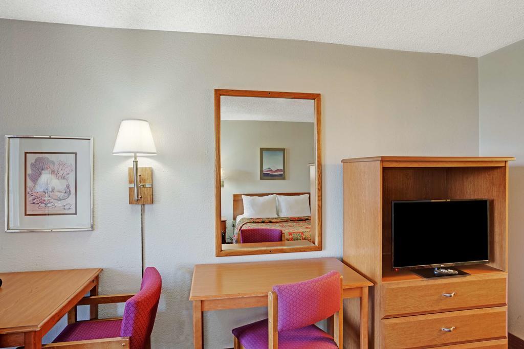 Americas Value 2* Reno